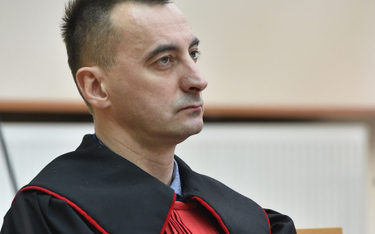 Prokurator Mariusz Krasoń na sali rozpraw