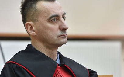 Prokurator Mariusz Krasoń na sali rozpraw
