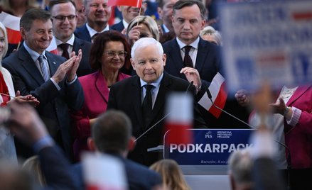 Prezes PiS Jarosław Kaczyński podczas spotkania z mieszkańcami w Jasionce