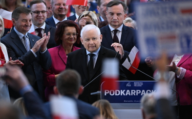 Prezes PiS Jarosław Kaczyński podczas spotkania z mieszkańcami w Jasionce