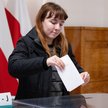 Głosowanie w lokalu wyborczym w Ambasadzie RP w Wilnie