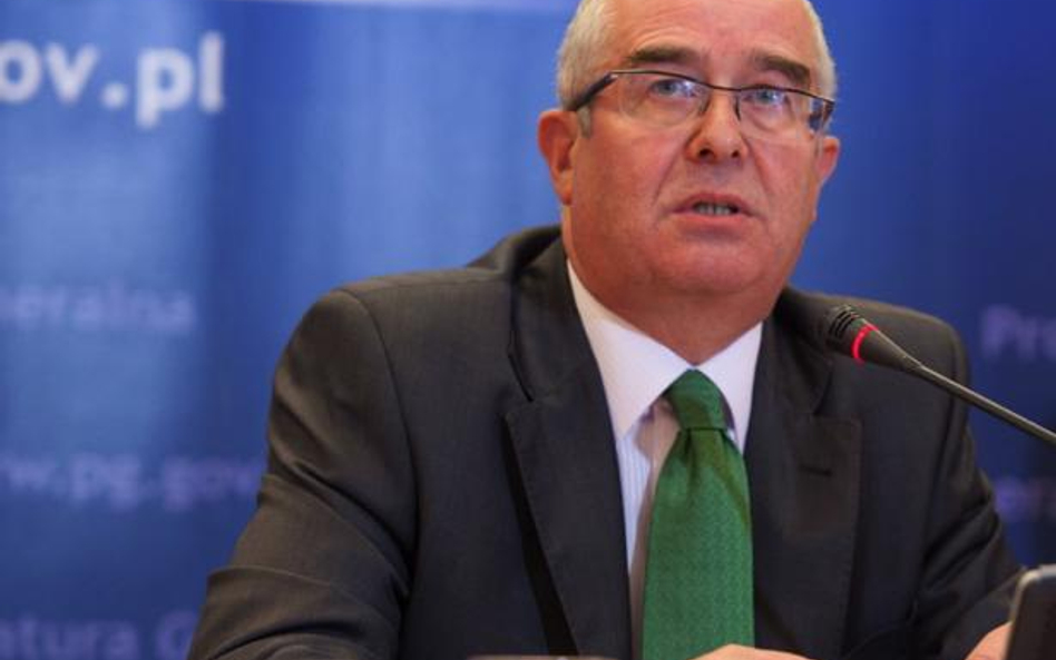 Prokurator generalny Andrzej Seremet uważa, że regulamin sparaliżuje pracę wielu śledczych