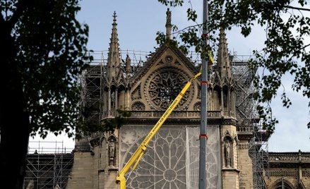 Serbia daje milion euro na Notre Dame. "Kara Boża dla Francji"