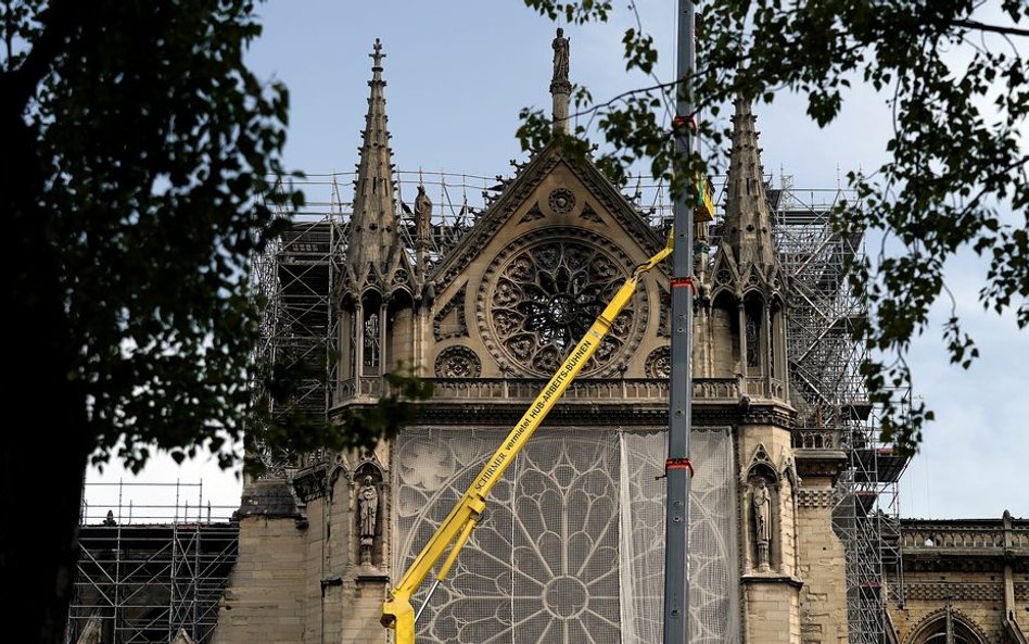 Serbia daje milion euro na Notre Dame. "Kara Boża dla Francji"