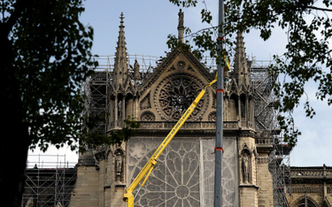 Serbia daje milion euro na Notre Dame. "Kara Boża dla Francji"