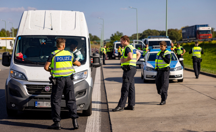 Funkcjonariusze niemieckiej policji federalnej w pobliżu Frankfurtu nad Odrą