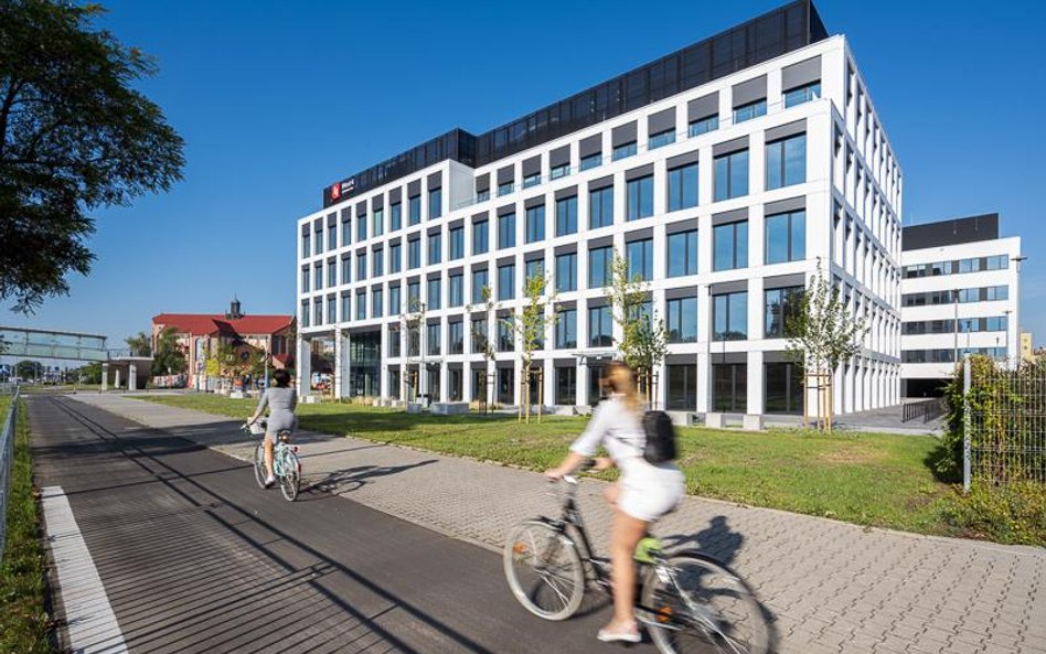 West 4 Business Hub z pozwoleniem na użytkowanie