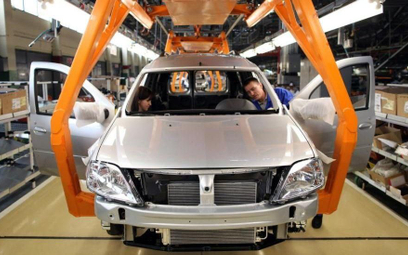 Największy w Rosji producent samochodów zmniejsza straty