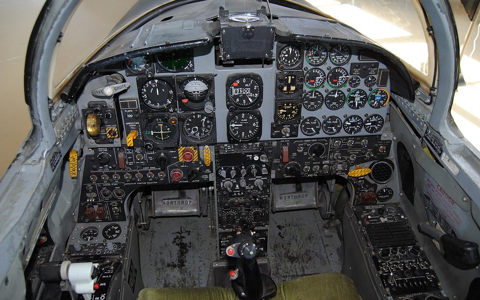 Kokpit myśliwca F-5