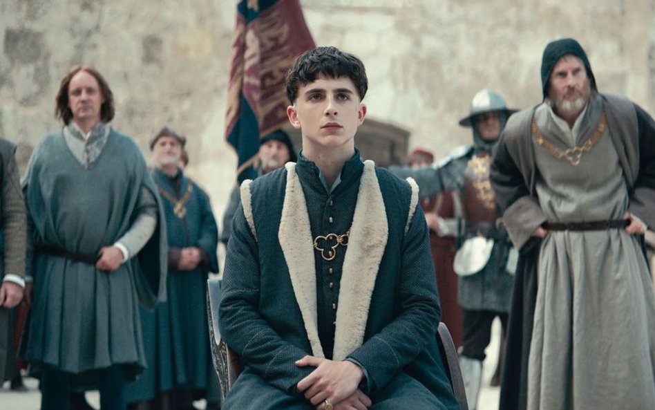 Timothee Chalamet jako Henryk V w filmie „Król” w reżyserii Davida Michôda