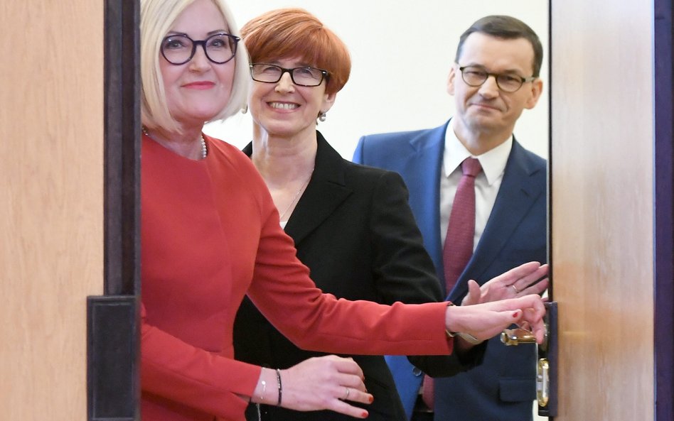 W urzędach podległych premierowi kobiety zarabiają najmniej