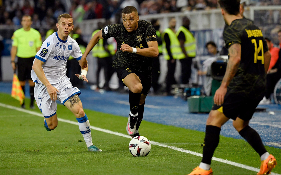 Kylian Mbappe może już teraz przebierać w intratnych propozycjach kontraktowych