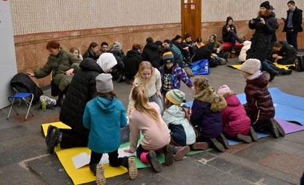 Kijów, Wigilia. Dzieci w schronie podczas alarmu przeciwlotniczego. Zdjęcie ilustracyjne