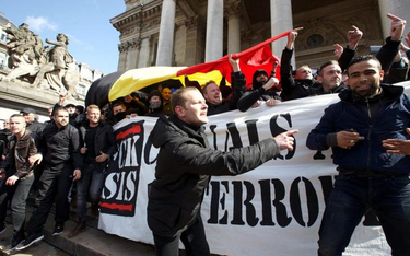 W niedzielę przed brukselską giełdą grupa 400 narodowców manifestowała przeciwko belgijskim muzułman