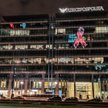 Kończy się Światowy Dzień Walki z AIDS. Nasza redakcja włączyła się w jego obchody. Na budynku wyświ