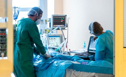 Pierwszy taki przypadek: drugie zakażenie koronawirusem zakończone zgonem