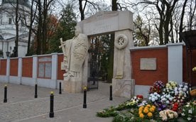 Już w ten weekend odbędą się dwa spacery z przewodnikiem po Powązkach / zdjęcie ilustracyjne