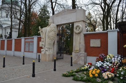 Już w ten weekend odbędą się dwa spacery z przewodnikiem po Powązkach / zdjęcie ilustracyjne