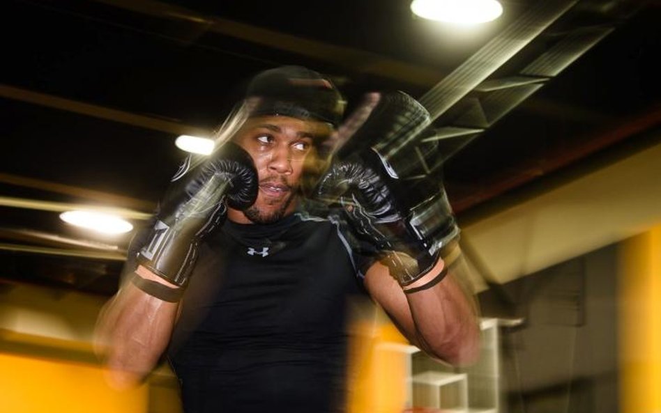 Anglik Anthony Joshua, mistrz olimpijski w kategorii superciężkiej sprzed czterech lat, jest już zaw