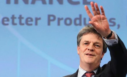 Jonathan Hill, brytyjski komisarz ds. usług finansowych, podał się w sobotę do dymisji. Jego obowiąz