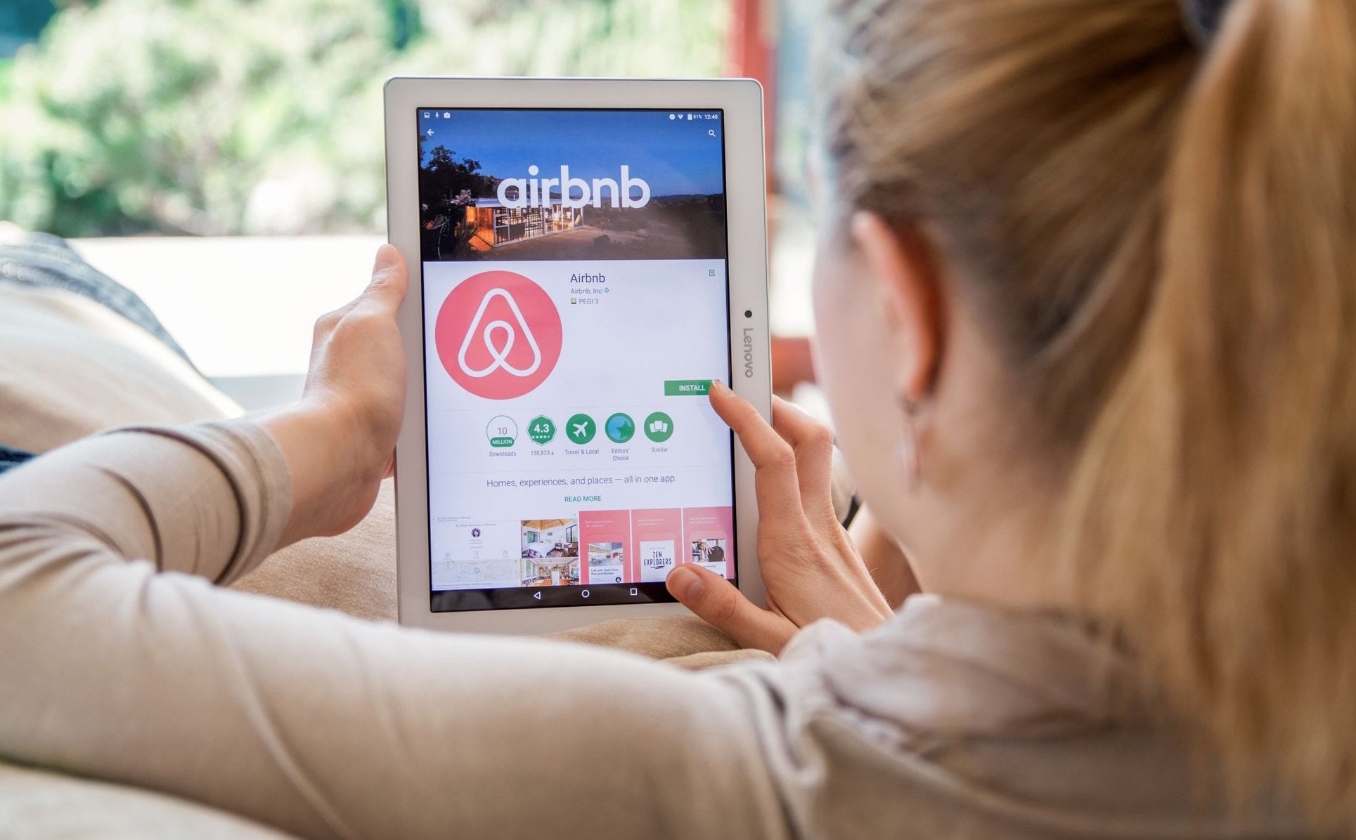 Airbnb rozszerza działalność. Chce być „Amazonem usług turystycznych”