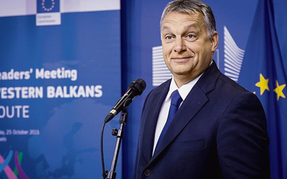 Węgierski premier Viktor Orban wciąż cieszy się dużym poparciem, a Bruksela jakoś niemrawo go krytyk