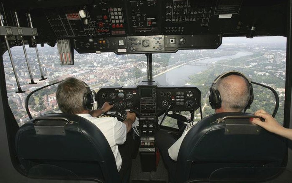 Polacy ufają strażakom i pilotom