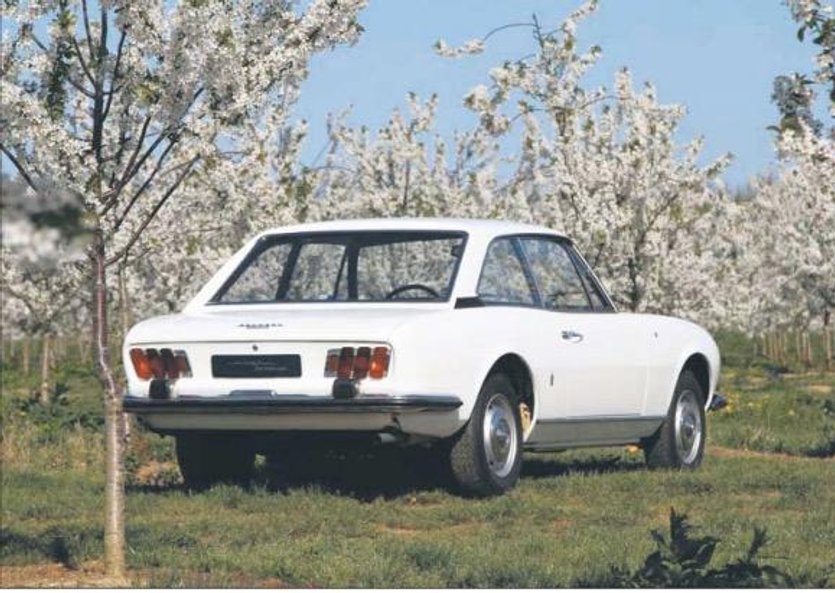 Kapitalna stylizacja włoskiego mistrza przysporzyła tej wersji wielu wielbicieli. Samochód jest nada