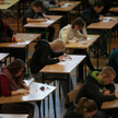 Gimnazjaliści podczas egzaminu