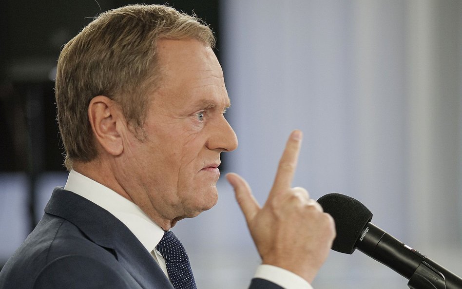 Tusk: Rządzi nami człowiek, który zawsze lubił bawić się żołnierzykami