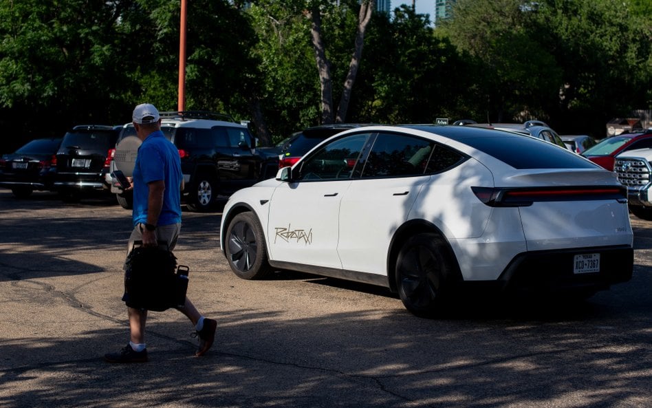 Premiera robotaxi Tesli była skromna. Na razie w Austin jeździ tylko 12 pojazdów