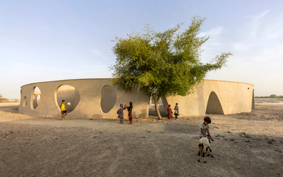 Projekt budynku szkoły to dzieło irańskiej pracowni architektonicznej Daaz Office.