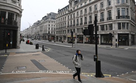 Model brytyjskich naukowców: Znoszenie lockdownu to co najmniej 30 tys. kolejnych ofiar Covid-19