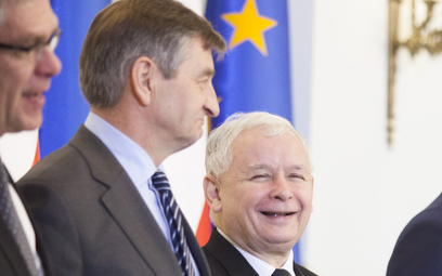 Przyszły szef KPRM Marek Kuchciński i prezes PiS Jarosław Kaczyński