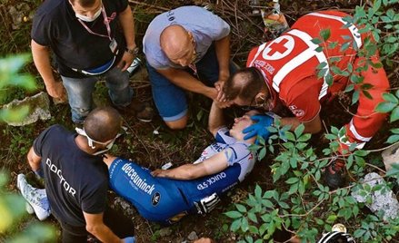 Remco Evenepoel po wypadku na trasie wyścigu w Lombardii