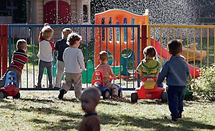 Eksperci przekonują, że dziecku, które skończyło rok, potrzebny jest kontakt z rówieśnikami