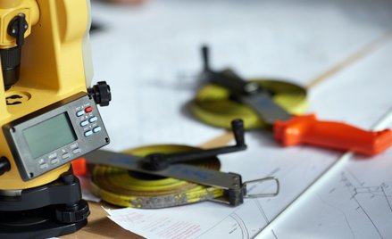 Przy rozgraniczaniu działek komornik wkracza pod jednym warunkiem