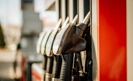 Unia nie zrobi wyjątku dla e-paliw. Zakaz sprzedaży nowych aut spalinowych