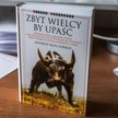 Zbyt wielcy, by upaść Andrew Ross Sorkin Kronika walki, jaką Wall Street i Waszyngton stoczyły wspól