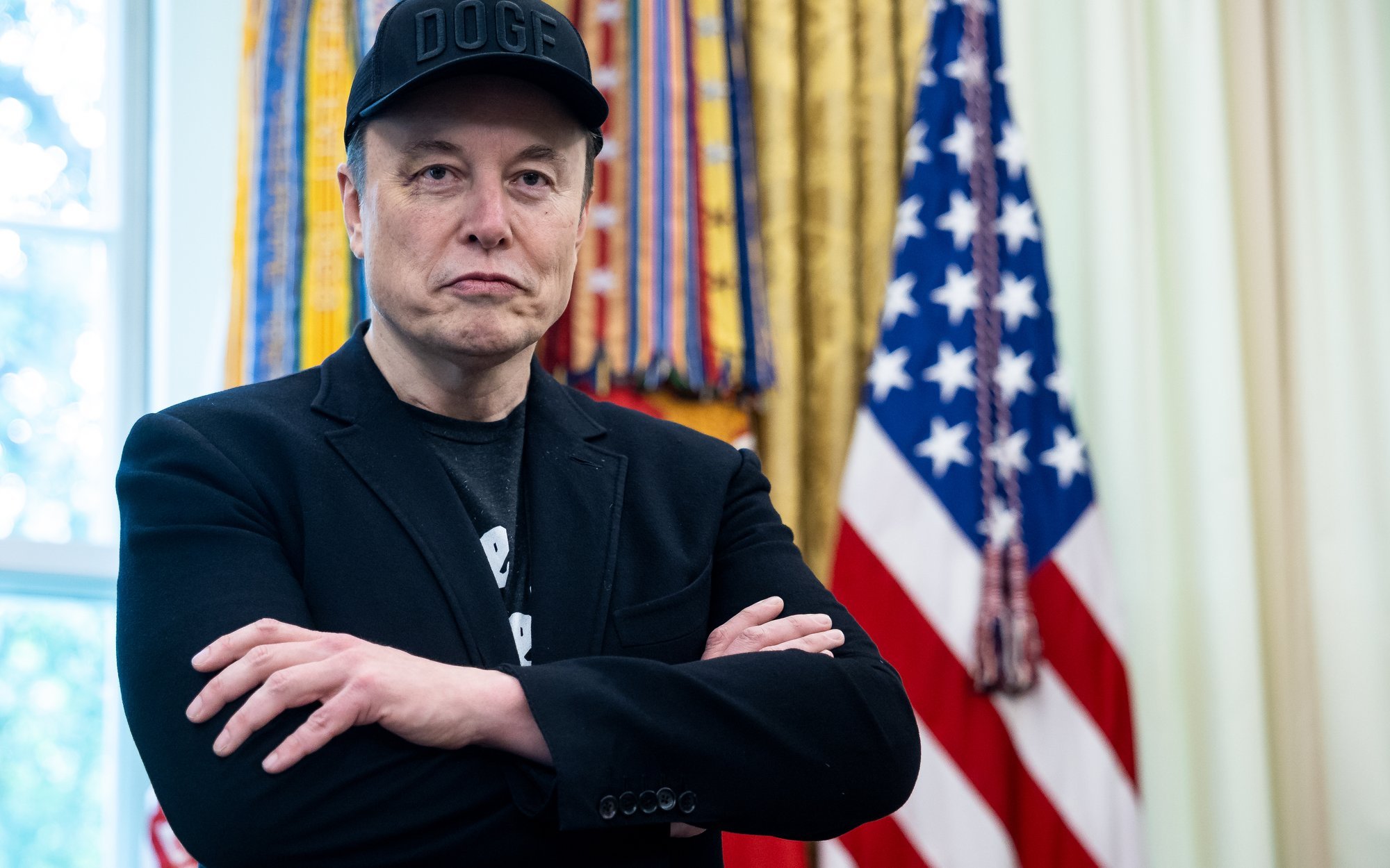 Elon Musk tańczy na scenie. Pakiet płacowy, jakiego świat nie widział