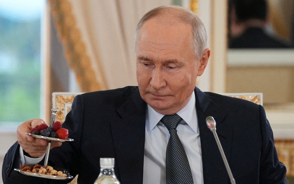 Władimir Putin przekonuje rodaków, że jego „osaczony przez wrogów” kraj „będzie walczyć do zwycięstw