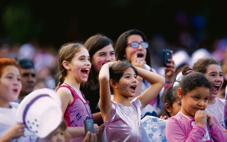 Zahipnotyzowane fanki Martiny Stoessel na koncercie w Buenos Aires