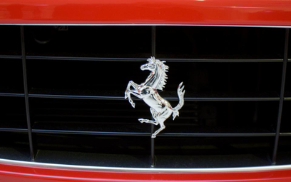 Co lepiej mieć - akcje Ferrari, czy superauto tej firmy?