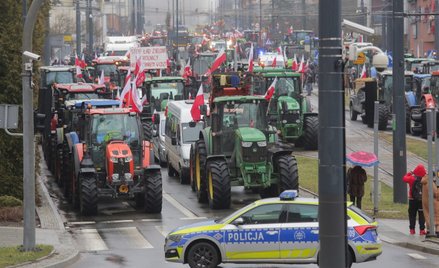 Rolnicy blokują drogi nie tylko przy granicy z Ukrainą, ale także m.in. w Olsztynie