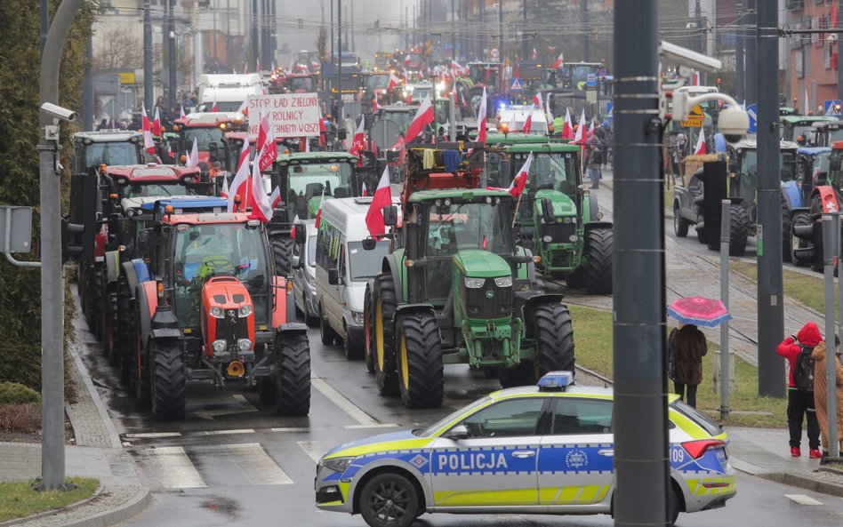 Rolnicy blokują drogi nie tylko przy granicy z Ukrainą, ale także m.in. w Olsztynie