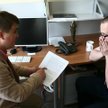 Szef idzie z wypowiedzeniem, a pracownik znika w szafie