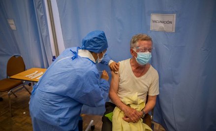 Byli przywódcy: Niech G7 płaci za szczepienia w innych krajach