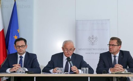 Minister energii Krzysztof Tchórzewski na konferencji z prezesami Enei Mirosławem Kowalikiem i Energ