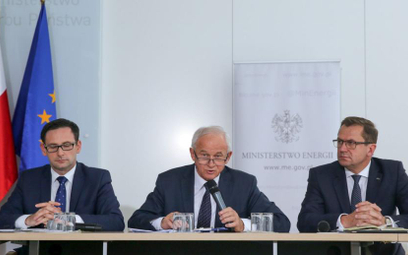 Minister energii Krzysztof Tchórzewski na konferencji z prezesami Enei Mirosławem Kowalikiem i Energ