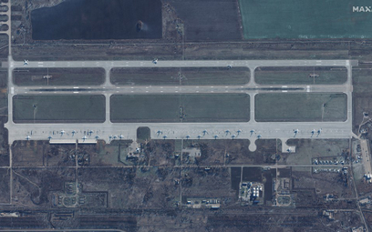 Zdjęcie satelitarne jednego z zaatakowanych lotnisk wykonane przez firmę Maxar